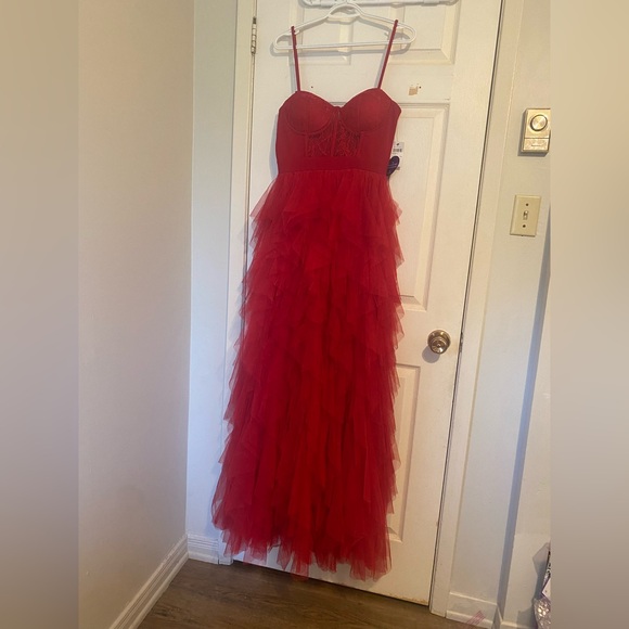 Red formal floor length dress perfect for Prom, bridesmaid or wedding guest! - Picture 3 of 6